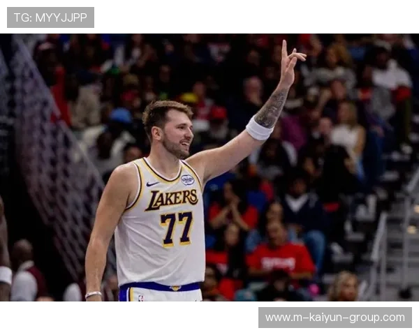 东契奇突破乔丹得分纪录，NBA历史神迹再现，东契奇三次单挑乔治