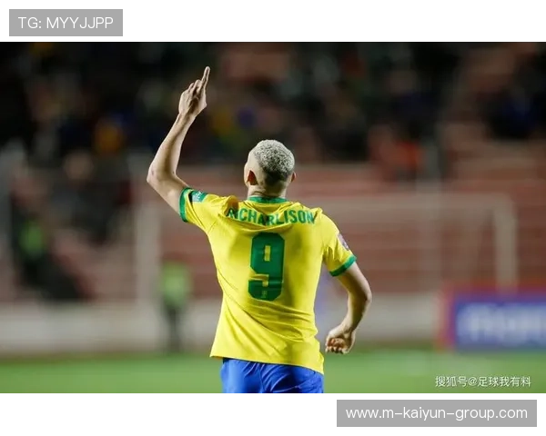 内马尔双人包夹中仍能送出精准横传：极致传球背后的速度与空间之道